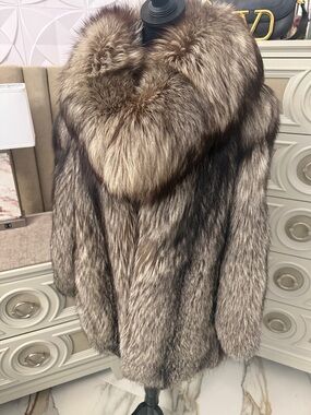 Saga furs 2 piece silver fox coat removable collar